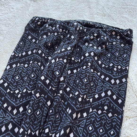 Garage Boho Blue Black White Cropped Leggings Large - Picture 2 of 6